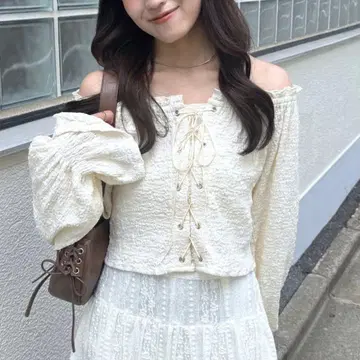 택 포함 새상품 [ mystic ] 레이스업 블라우스 오프숄더 미스틱