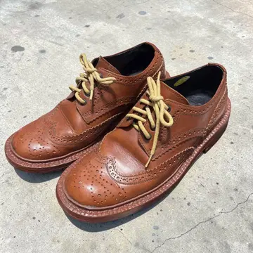 Whoop-de-doo 후프디두 윙팁 가죽 신발 브라운