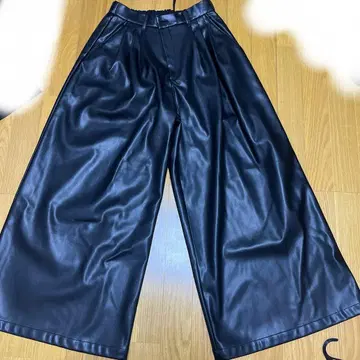 HARE 가죽 팬츠