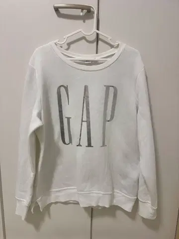 메탈릭 GAP 로고 맨투맨 트레이닝복 M 사이즈