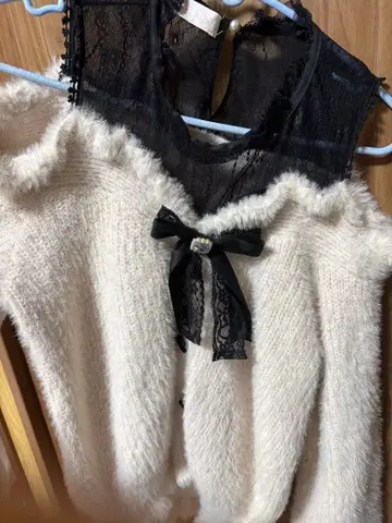 리즈리사 오픈 숄더 니트