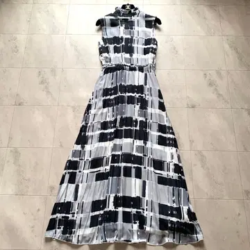 새상품급 에밀리아 위즈 맥시 길이 슬리브리스 벨트 원피스 올 패턴 M