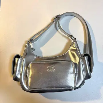 OLIVE des OLIVE 엠보싱 로고 숄더백 실버