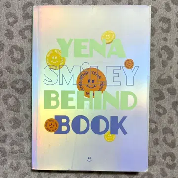 YENA SMILEY BEHIND BOOK 최예나