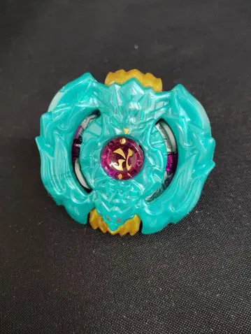 베이블레이드 버스트 비트 쿠쿠루칸 7U Hn