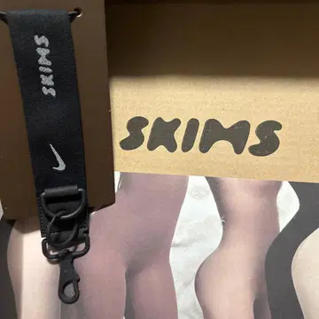 SKIMS x Nike 키체인/백참