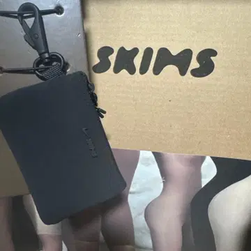 SKIMS x Nike 키체인/백참/파우치