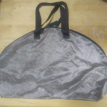 볼보네제 보스턴 백 내 파우치 포함