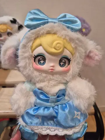 스카이블루 양 귀 달린 봉제 인형