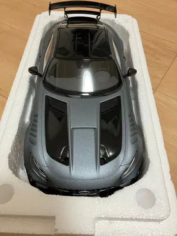 메르세데스 AMG GT Black Series 1/18