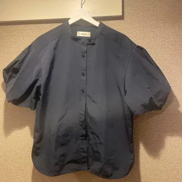 MACHATT 마차트 네이비 퍼프 슬리브 반팔 블라우스 새상품급