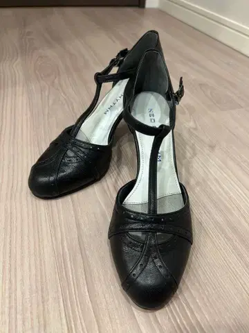 [시착만 한 상품] 22.5cm NEO RHYTHM 블랙 하이힐