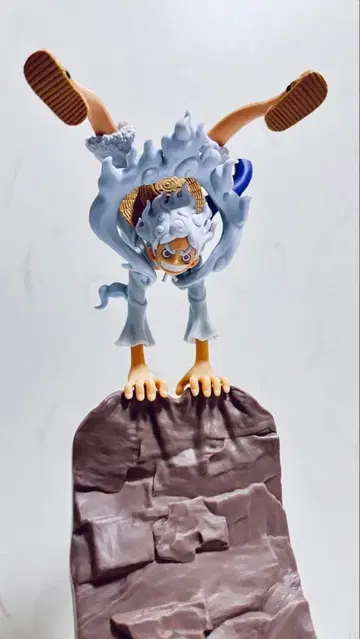 원피스 루피 기어 5 (니카) 스마트폰 스탠드