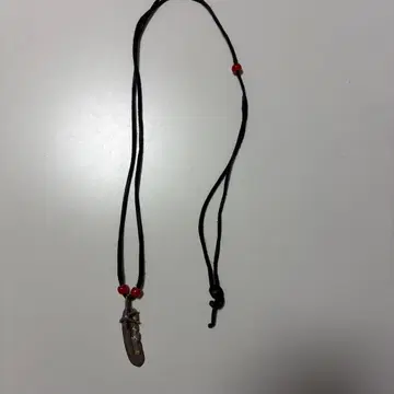 타디&킹 페더 목걸이