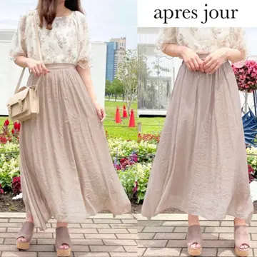 아프레 주르 시어 볼륨 롱 플레어 스커트 모카 베이지