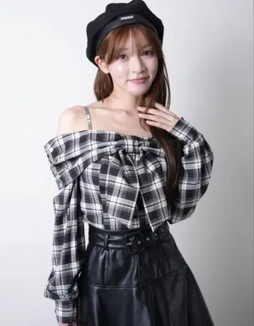 LIP SERVICE 오프숄더 리본 체크 셔츠 상의