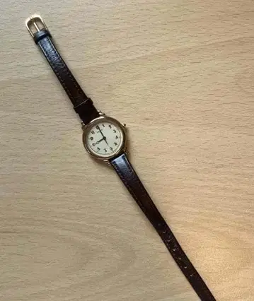 브라운 가죽 아날로그 시계