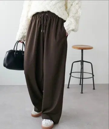 디스코트 드레이프감 이지 팬츠 S 사이즈 다크 브라운