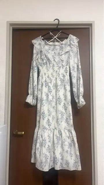 아프레 주르 꽃무늬 원피스 화이트와 파랑