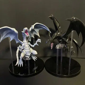 유희왕 피규어 붉은 눈의 흑룡 푸른 눈의 백룡