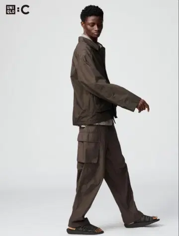 유니클로 C 와이드 핏 카고 팬츠 다크 브라운 M 사이즈
