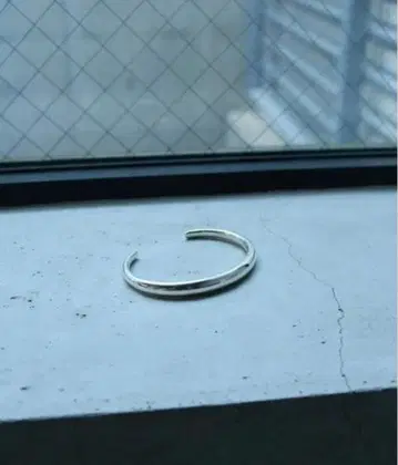 OX JEWELRY Silver Curve Bangle