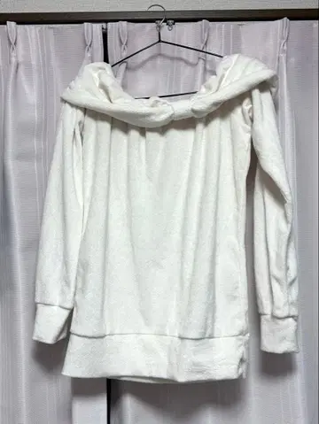 리즈리사 오프숄더 스웨터