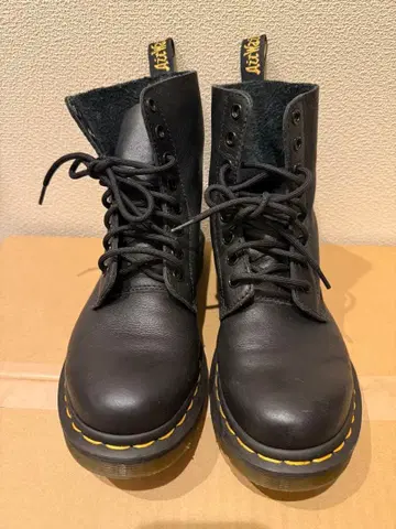 [새상품급] Dr. Martens 8홀 블랙 주름 가죽