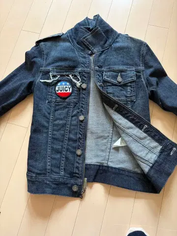 JUICY COUTURE 와펜 데님 자켓