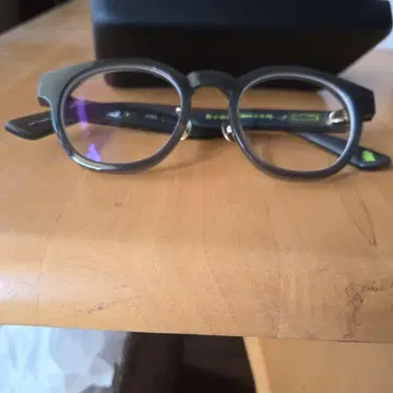 매트 블랙 라운드형 안경