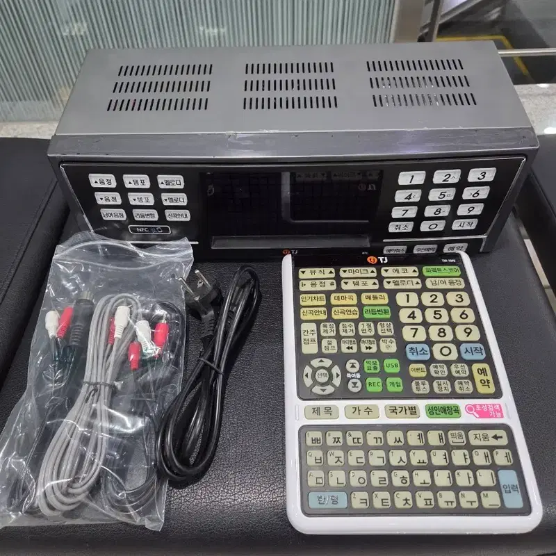 TJ미디어 중고반주기 B70판매합니다.