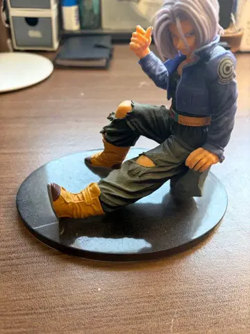 드래곤볼 트렁크스 피규어