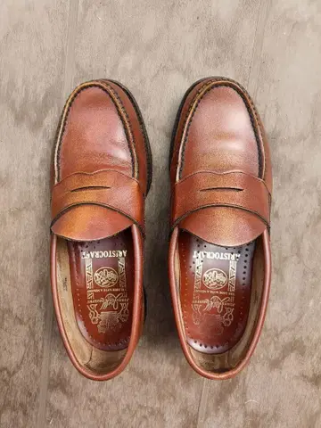 Johnston & Murphy의 Aristocraft 모델 로퍼