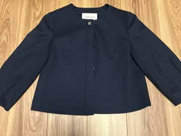 La TOTALITE 노카라 숏 자켓