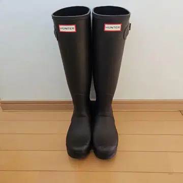HUNTER 다크 브라운 버클 장화