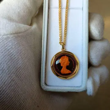 유품 정리 목걸이