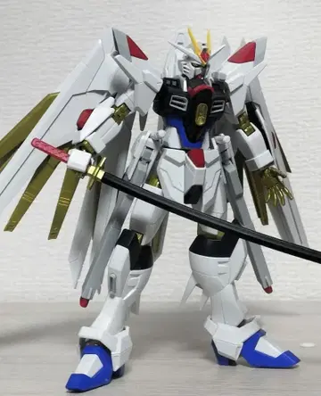 HG 마이티 스트라이크 프리덤