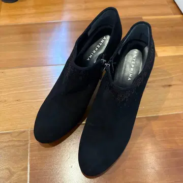 ANTEPRIMA 블랙 스웨이드 부티