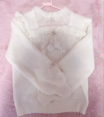 LIZLISA 리즈리사 모헤어 터치 폼폼 니트탑 화이트