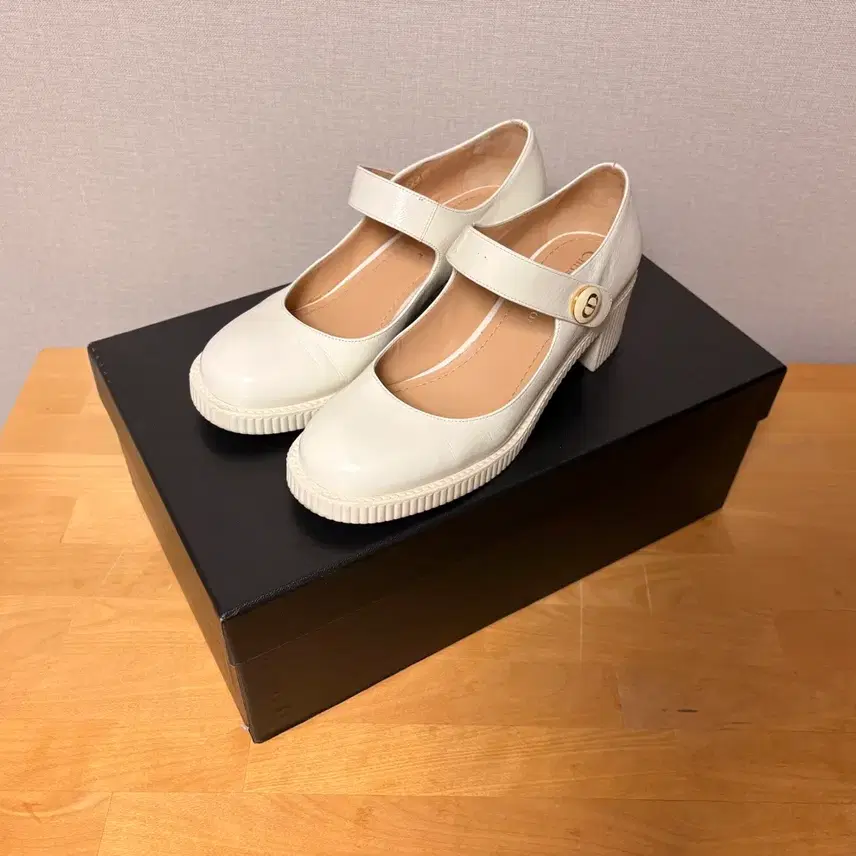 Dior ディオール メリージェーンシューズ（アイボリー）