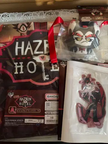 HAZBIN HOTEL 아크릴 스탠드와 봉제 인형 세트