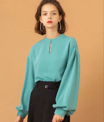 유나이티드 도쿄 볼륨 슬리브 스키퍼 블라우스 사이즈 1