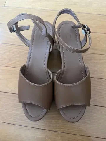 NATURAL BEAUTY BASIC 오픈토 웨지솔 샌들 L