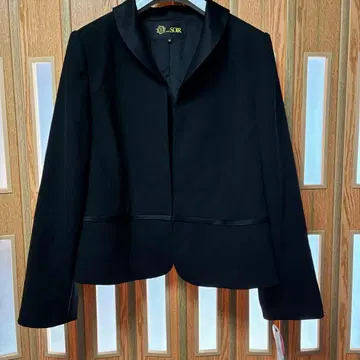 TOKYO SOIR 새상품 블랙 숏 자켓 미사용 택 포함 21호