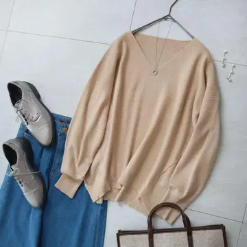 봄색 밀크티 내추럴 베이지 어반 리서치 V넥 니트 풀오버
