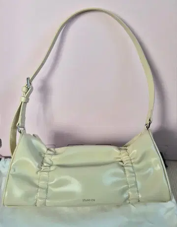 스탠드 오일 플리츠백 크림 숄더백