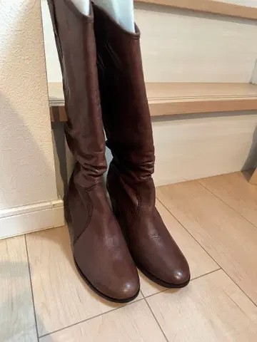 브라운 가죽 롱 부츠 중간 힐