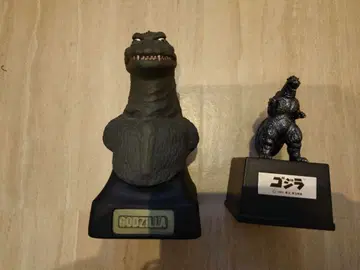 고질라 피규어 2개 세트