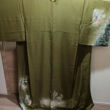 자개 학 문양 아래 순수 실크