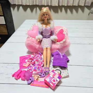 바비 인형과 의상 세트